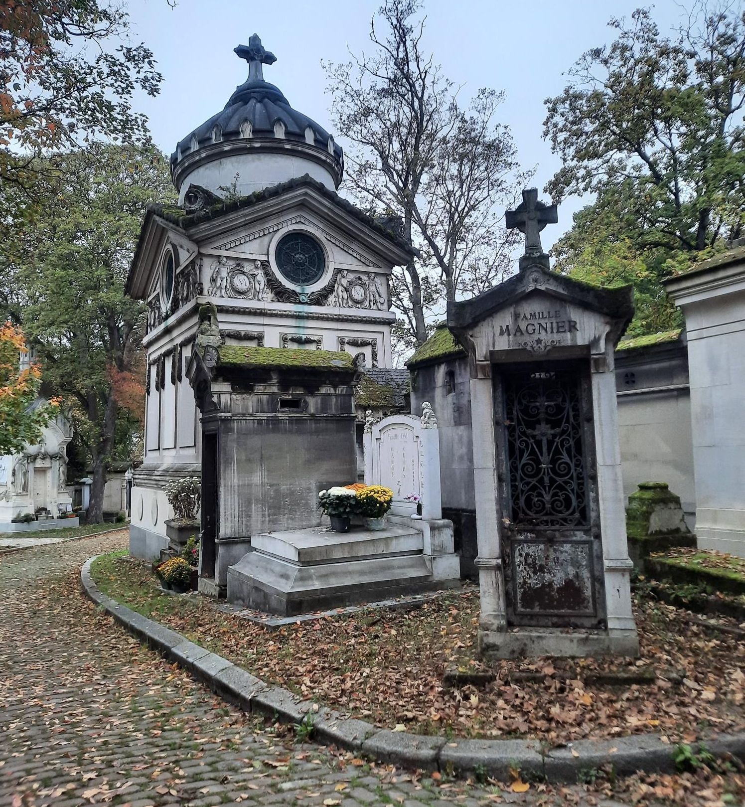 Père Lachaise Cemetery Paris Halloween 2025
